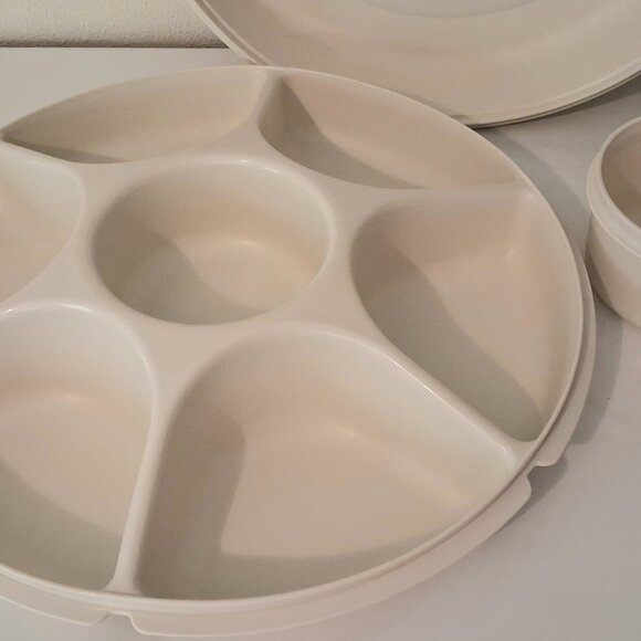 TUPPERWARE DIVIDED VEGETABLE RELISH CHIP & DIP SERVING TRAY VGUC - Picture 3 of 13